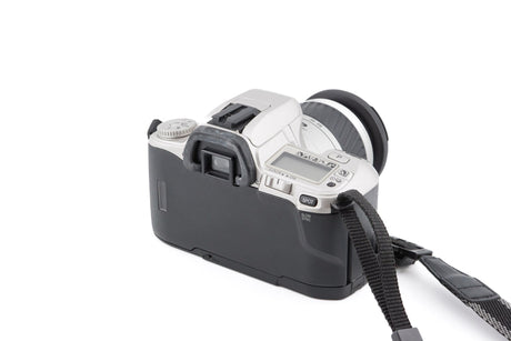 Minolta Dynax 404si + 28-80mm f3.5-5.6 AF Zoom 