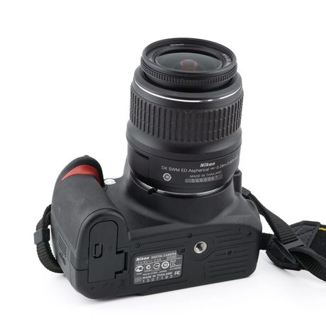 Nikon D3100 + 18-55mm f3.5-5.6 G ED II AF-S Nikkor 