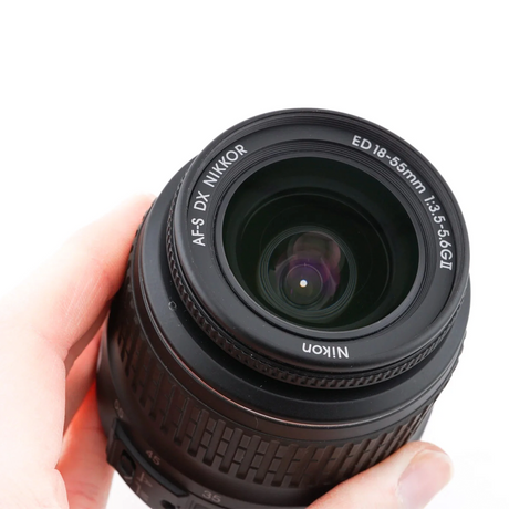 Nikon D3100 + 18-55mm f3.5-5.6 G ED II AF-S Nikkor 