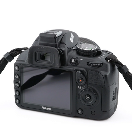 Nikon D3100 + 18-55mm f3.5-5.6 G ED II AF-S Nikkor 