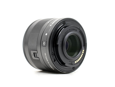 Canon EF-M 28mm f/3.5 Macro IS STM 